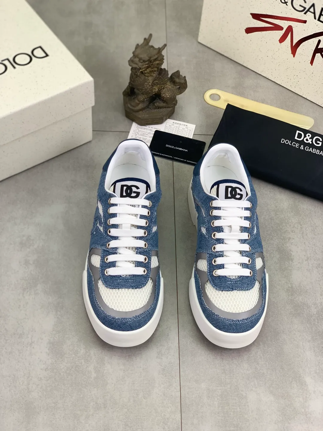 Men's shoes 💰P542💰 [New model] The latest hot style, top original quality, the official website is synchronized with "DOLCE&GABBANA [Dolce & Gabbana] ~ High quality." The effect is low-top casual DG men's shoes, loved by many celebrities, using high-end imported first-layer frosted calfskin with punched logo design + cowhide feet, simple and elegant, perfectly interpreting the latest inspiration for shoes, integrating classics and fashion. Luxurious dream, dominating fashion Suitable for drivers, light and comfortable to drive, light and breathable for outdoor travel, high-end quality, trustworthy, 4️⃣colors🉑️ to choose from! Code number: 38-46